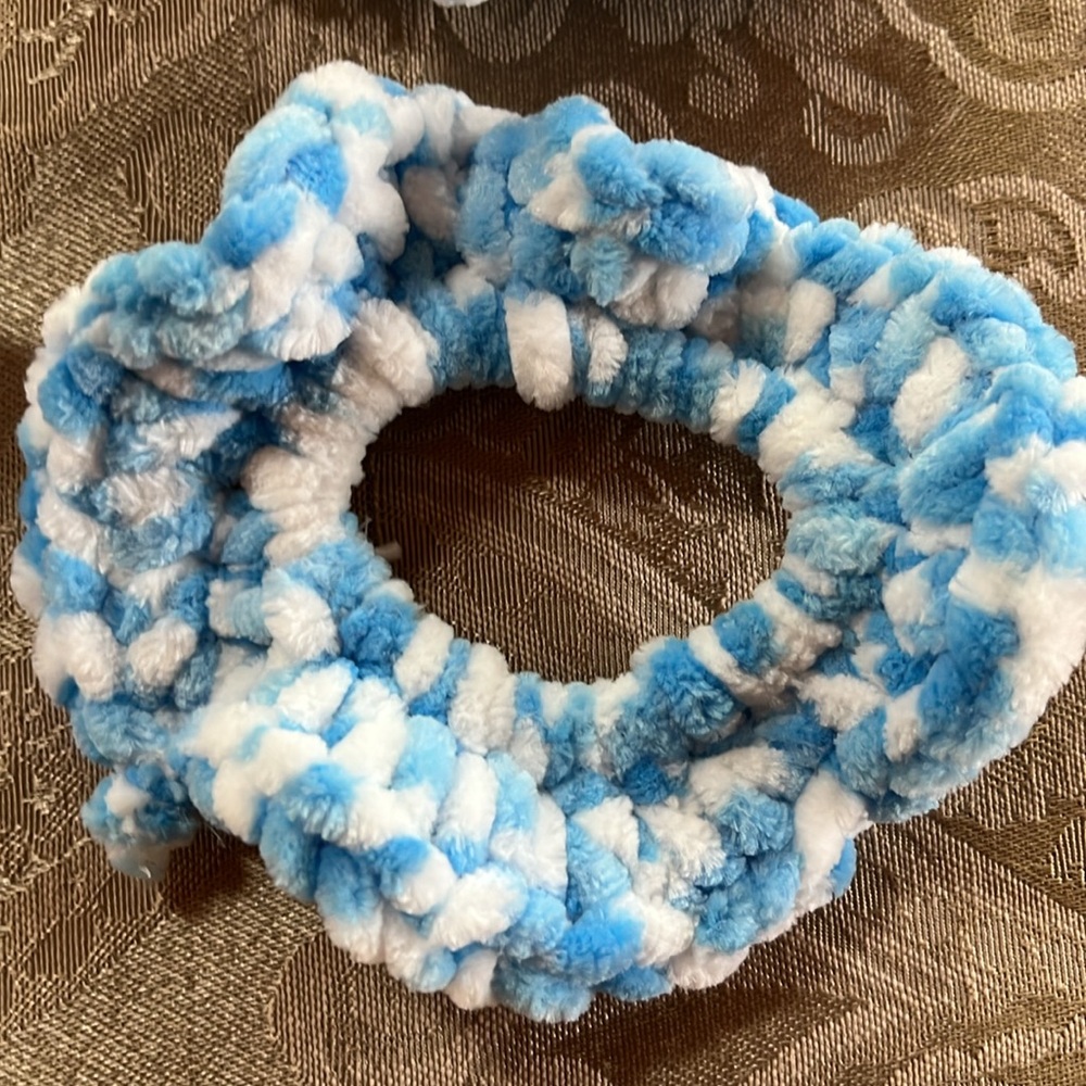 Handmade chenille elastic band scrunchies white & blue - Picture 3 of 3